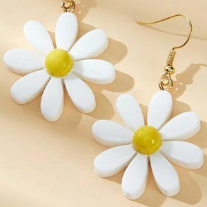 White Daisey Drop Earrings